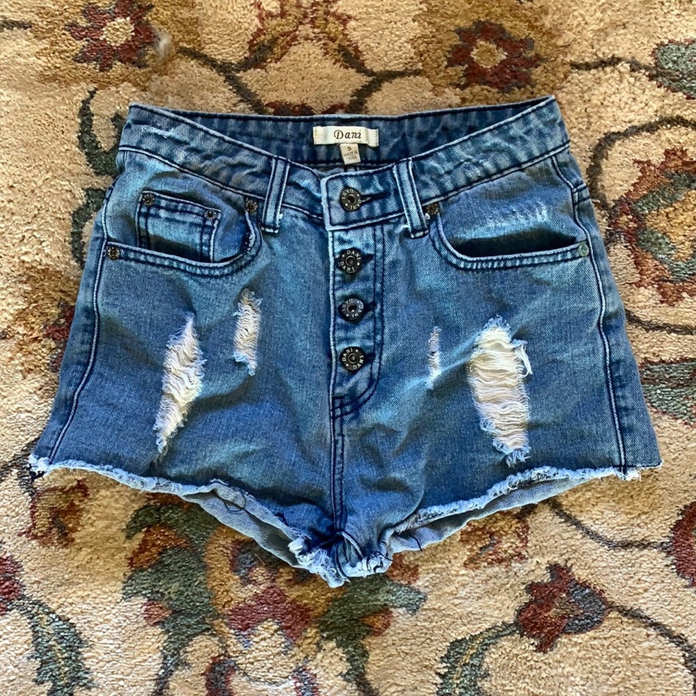 Dani high waisted shorts, from a cute boutique! Size small